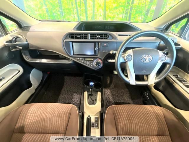 toyota aqua 2012 CFJ1675006 image 2