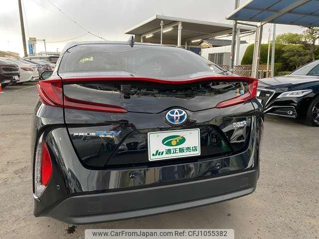 toyota prius-phv 2017 -TOYOTA--Prius PHV ZVW52--3010103---TOYOTA--Prius PHV ZVW52--3010103- image 2