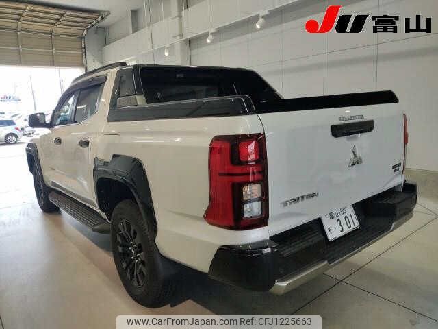 mitsubishi triton 2024 CFJ1225663 image 2