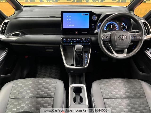 toyota voxy 2022 CFJ1644005 image 2