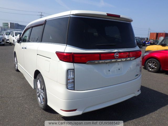 nissan elgrand 2011 NIKYO_SA68563 image 2