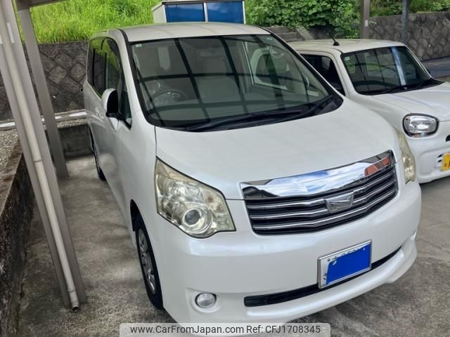 toyota noah 2010 CFJ1708345 image 2