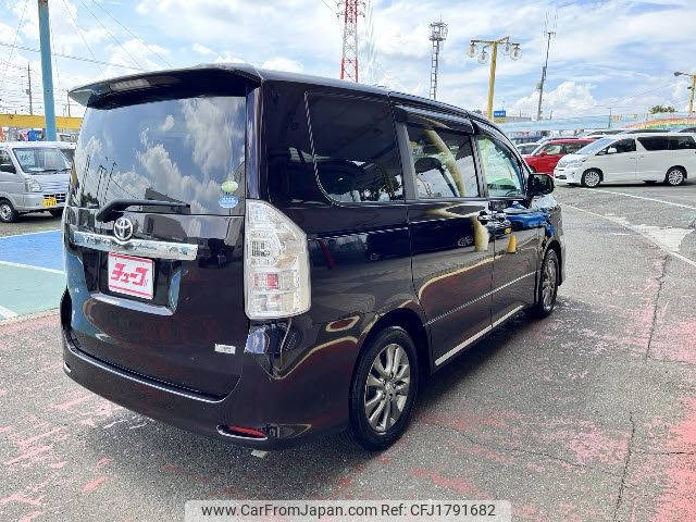 toyota voxy 2011 CFJ1791682 image 2