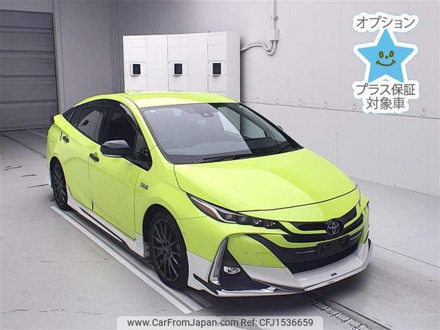 toyota prius-phv 2017 CFJ1536659 image 1