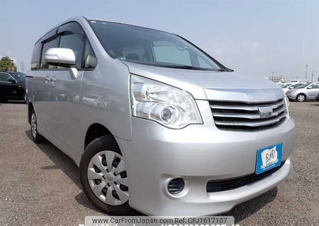 toyota noah 2013 CFJ1617107 image 1