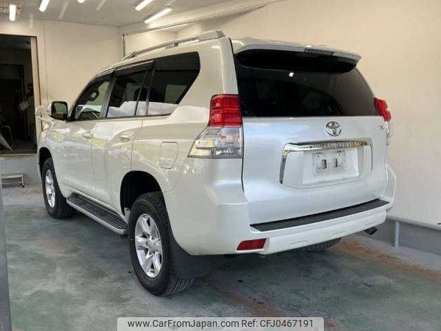 toyota land-cruiser-prado 2013 -TOYOTA--Land Cruiser Prado TRJ150W--0031701---TOYOTA--Land Cruiser Prado TRJ150W--0031701- image 2