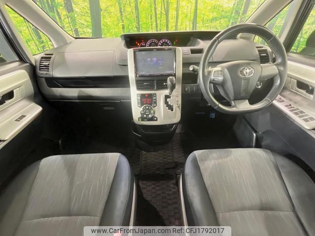 toyota voxy 2010 CFJ1792017 image 2