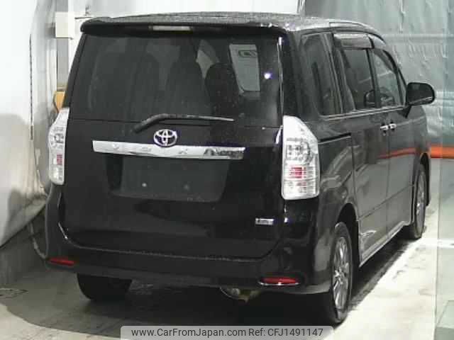 toyota voxy 2012 CFJ1491147 image 2