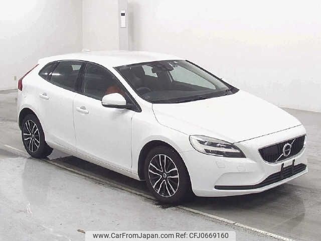 volvo v40 2018 -VOLVO--Volvo V40 MB4154T--J2493596---VOLVO--Volvo V40 MB4154T--J2493596- image 1