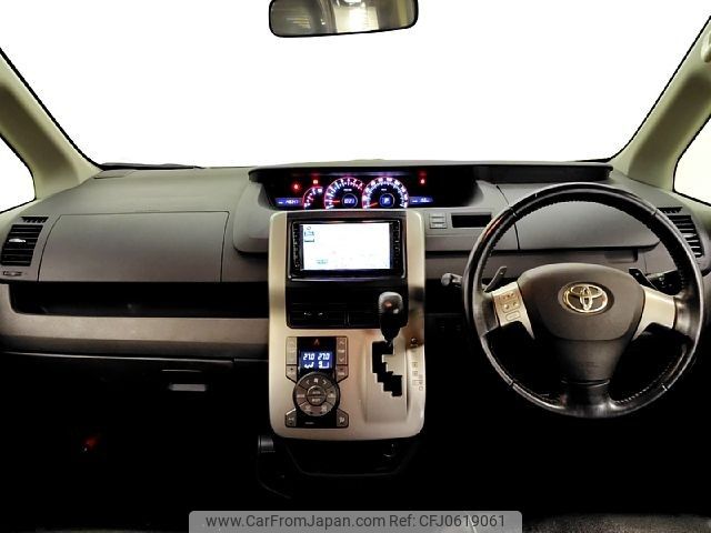 toyota voxy 2010 -TOYOTA--Voxy DBA-ZRR70W--ZRR70-0285263---TOYOTA--Voxy DBA-ZRR70W--ZRR70-0285263- image 2