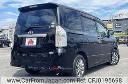 toyota voxy 2011 504928-923984