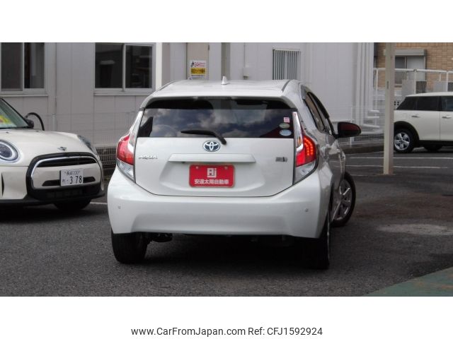 toyota aqua 2016 CFJ1592924 image 2
