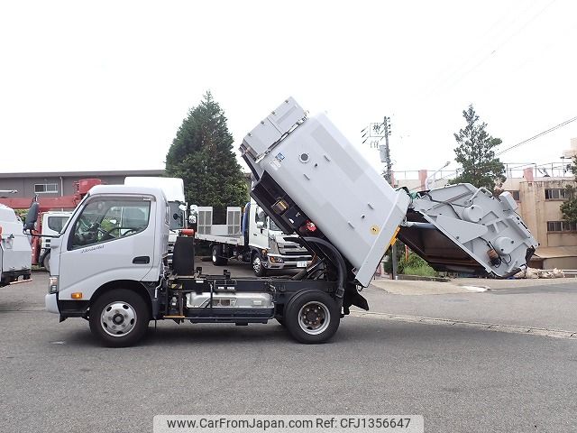 hino dutro 2017 25632507 image 2