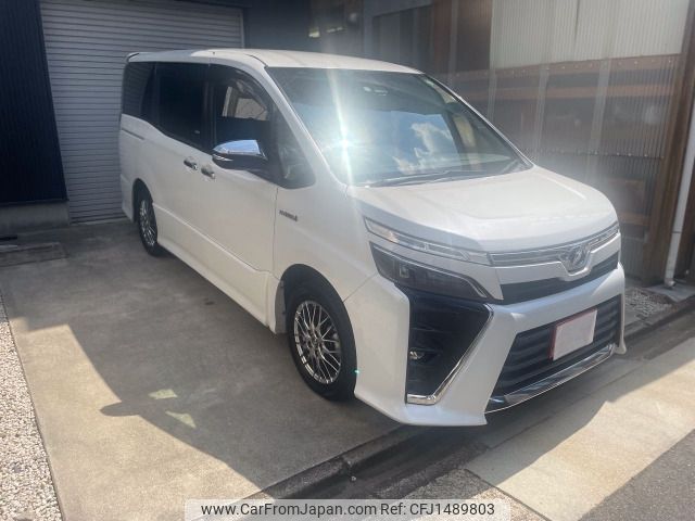 toyota voxy 2018 CFJ1489803 image 1