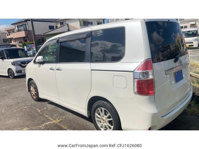 toyota noah 2010 CFJ1626080 image 2