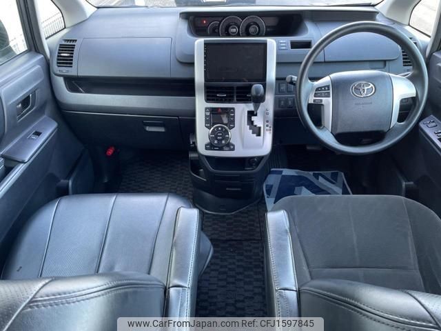 toyota voxy 2012 CFJ1597845 image 2