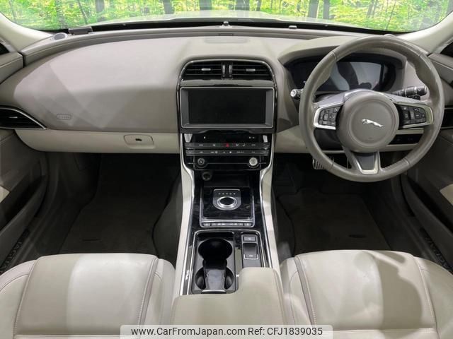 jaguar xe 2019 CFJ1839035 image 2