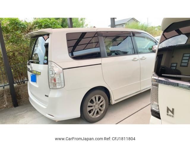 toyota voxy 2012 CFJ1811804 image 2