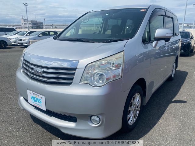 タカシ・オオハシ・プロジェクト/ニーザー・リアリティ・ノア・フィクション 2010 Toyota Noah DBA-ZRR70G 2WD - Car Price $2,014