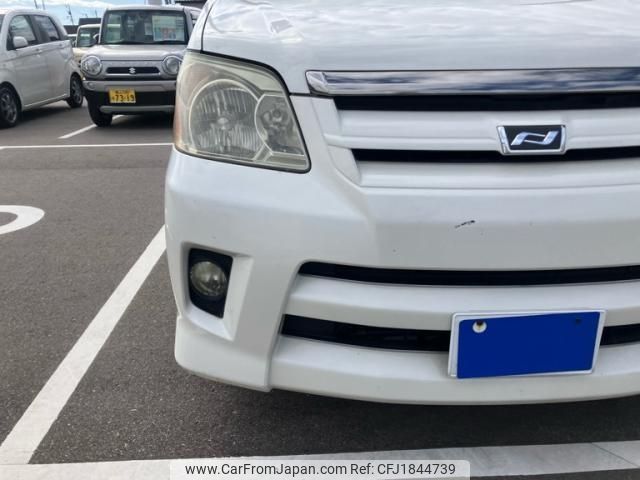 toyota noah 2004 CFJ1844739 image 2