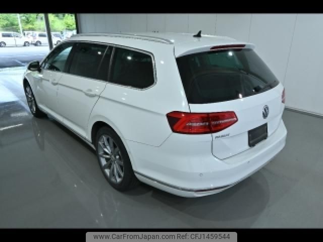 volkswagen passat-variant 2018 quick_quick_DBA-3CCZE_WVWZZZ3CZJE083228 image 2