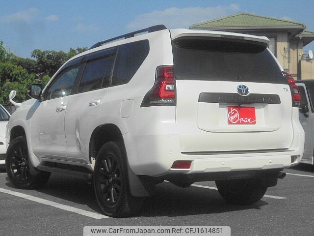 toyota land-cruiser-prado 2023 CFJ1614851 image 2