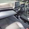 toyota c-hr 2018 quick_quick_DAA-ZYX10_ZYX10-2126922 image 3