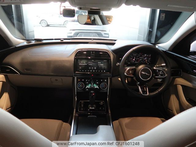jaguar xe 2020 CFJ1601248 image 1