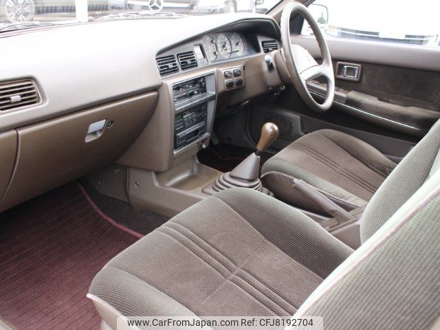 ぽんにゃん 1990 Nissan Bluebird 2.0 SLX