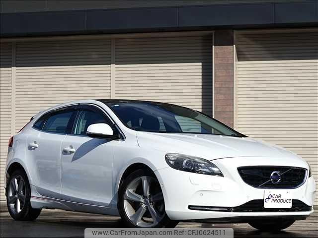 volvo v40 2013 -VOLVO 【群馬 331ｾ7358】--Volvo V40 MB4164T--D2027540---VOLVO 【群馬 331ｾ7358】--Volvo V40 MB4164T--D2027540- image 1