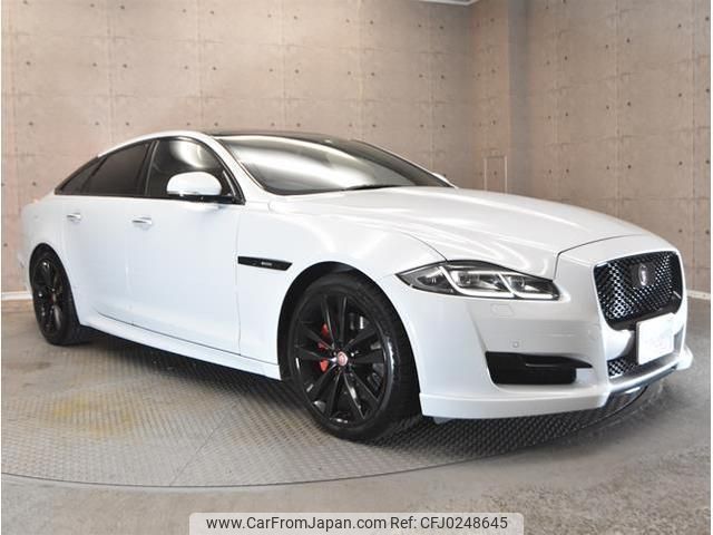 jaguar xj-series 2017 quick_quick_J128B_SAJKC1682H8W08331 image 1