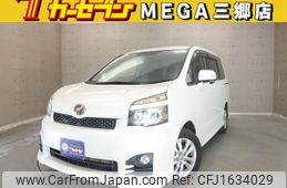 toyota voxy 2012 CFJ1634029