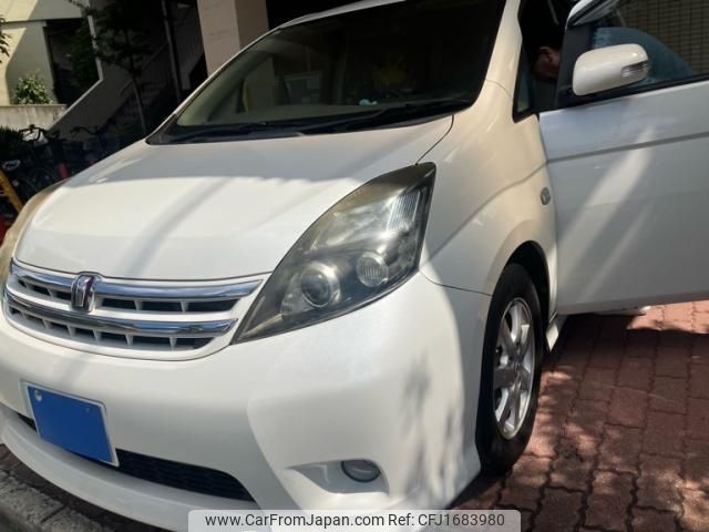 toyota isis 2011 CFJ1683980 image 1
