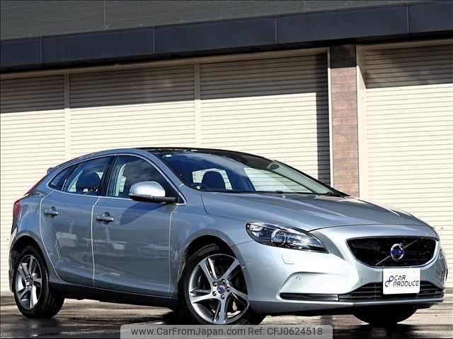 volvo v40 2016 -VOLVO 【名古屋 332ﾐ573】--Volvo V40 MD4204T--G2317829---VOLVO 【名古屋 332ﾐ573】--Volvo V40 MD4204T--G2317829- image 1