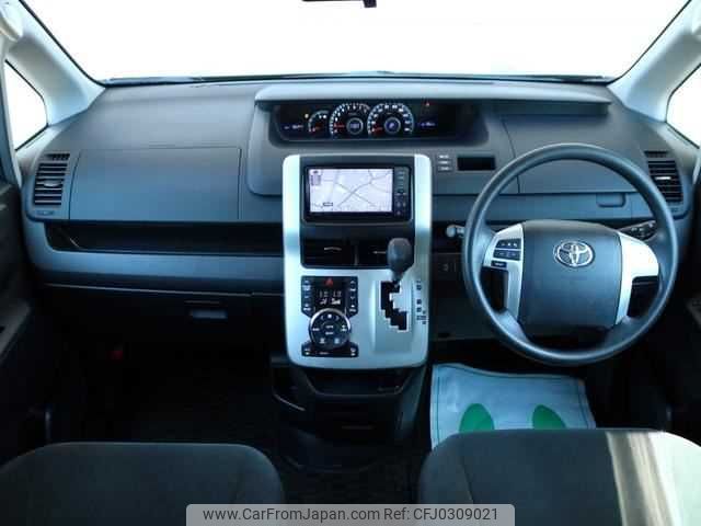 toyota voxy 2011 TE5447 image 1