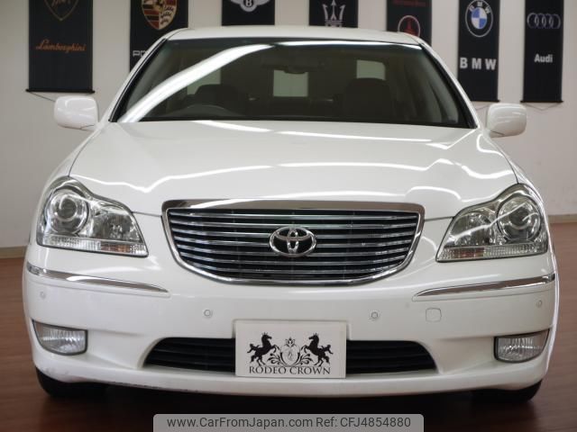 Toyota crown majesta 2005