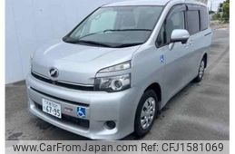 toyota voxy 2013 CFJ1581069