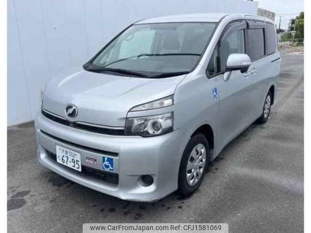 toyota voxy 2013 CFJ1581069 image 1