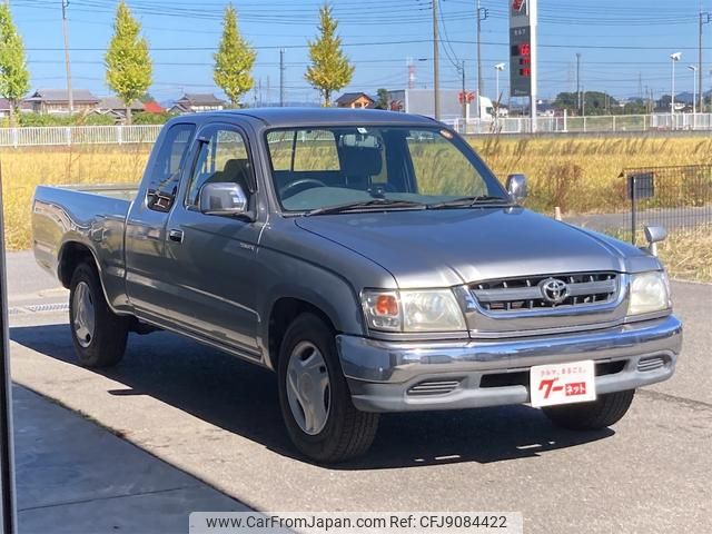 toyota hilux-sports-pick-up 2002 GOO_NET_EXCHANGE_0402398A30231017W001 image 2