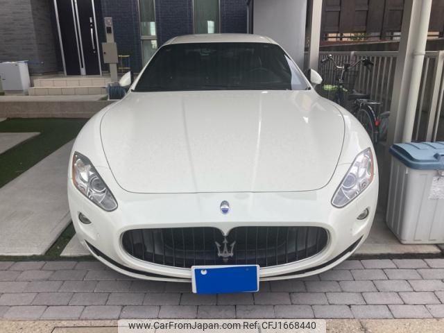 maserati granturismo 2012 CFJ1668440 image 1