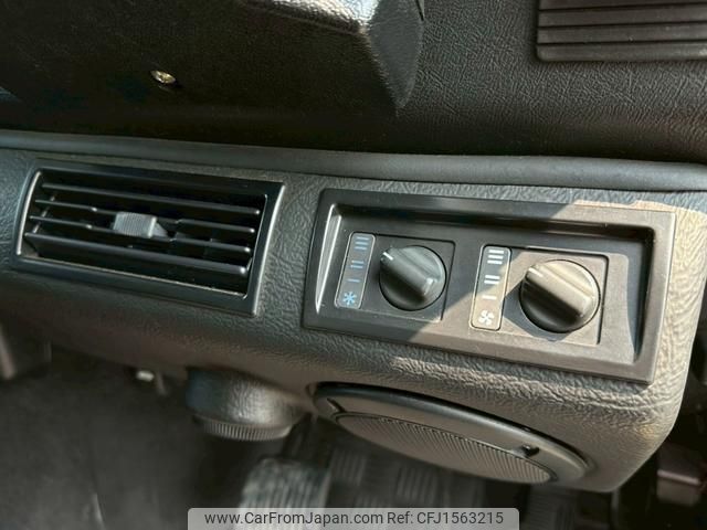 land-rover defender 2004 CFJ1563215 image 2