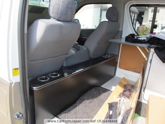 2005 Toyota Hiace Van TRH226K - Car Price $14,016