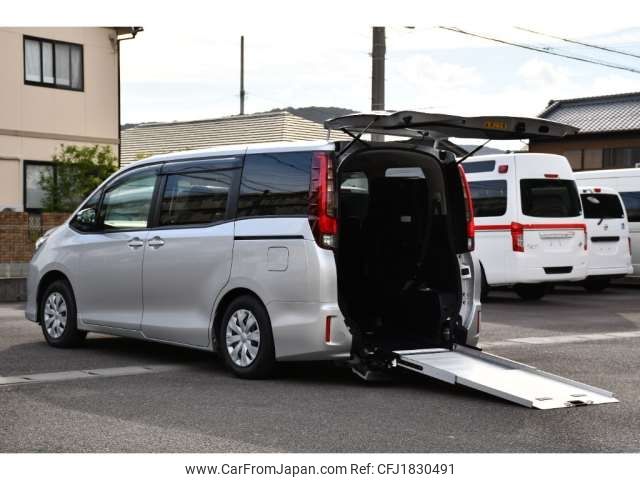 toyota noah 2016 CFJ1830491 image 1