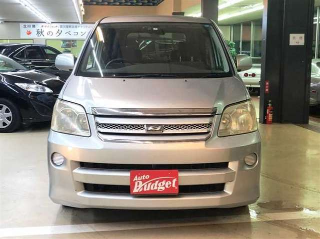 toyota noah 2005 BD30122A6692 image 2