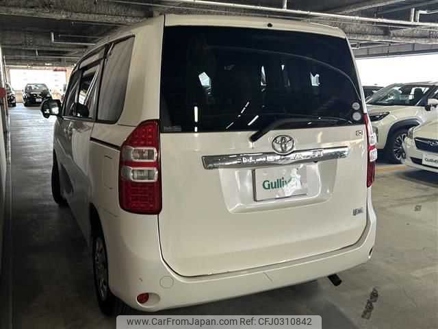 toyota noah 2011 TE3595 image 1