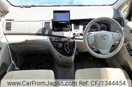 toyota isis 2016 504928-931060