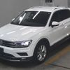 volkswagen tiguan 2017 -VOLKSWAGEN--VW Tiguan WVWZZZ5NZJW825143---VOLKSWAGEN--VW Tiguan WVWZZZ5NZJW825143- image 5