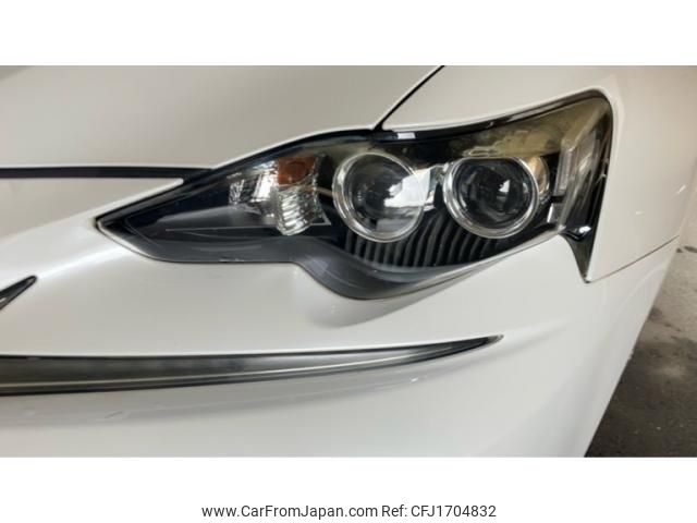 lexus is 2015 CFJ1704832 image 2