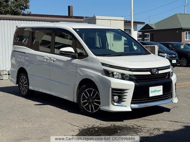 toyota voxy 2014 CFJ1696886 image 1