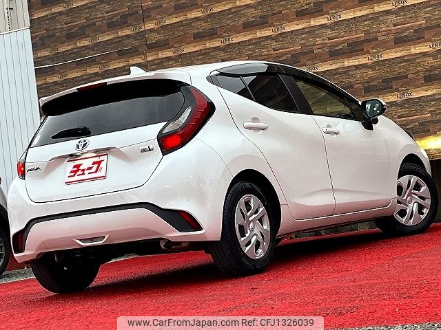 toyota aqua 2022 -TOYOTA--AQUA 6AA-MXPK11--MXPK11-2050862---TOYOTA--AQUA 6AA-MXPK11--MXPK11-2050862- image 2